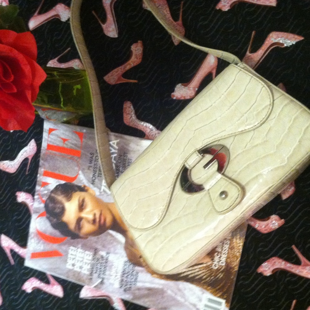 (PRICE DROP)GUESS - Ivory Croc Faux Leather Purse